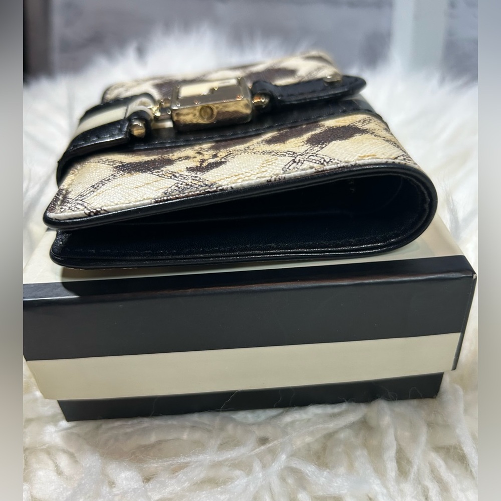 ❤️🔥L.A.M.B. Designer Bifold Wallet❤️🔥 - Picture 4 of 8